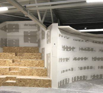 gebogene Wand mit Tribüne Trockenbau, Innenausbau Bad Salzulfen