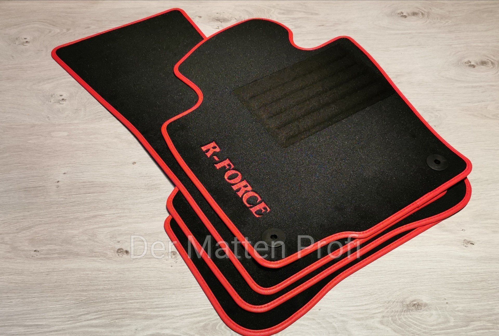 Premium Autofußmatten individuell gestalten