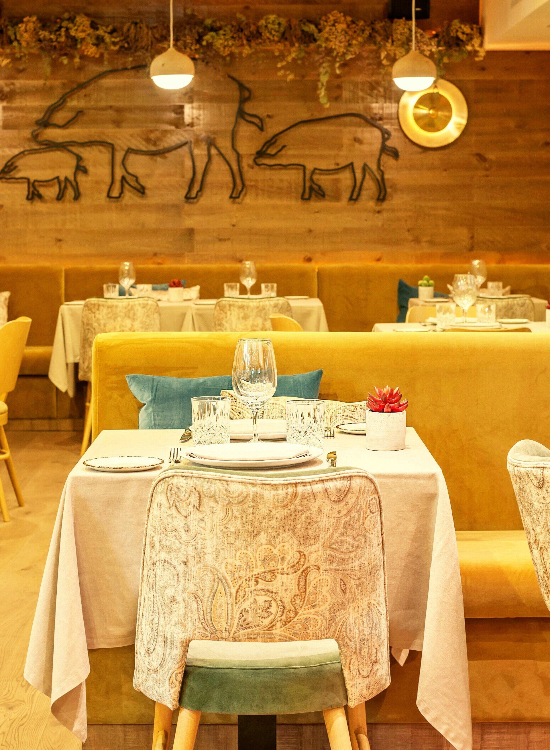 resultado de imagen decoracion bar moderno