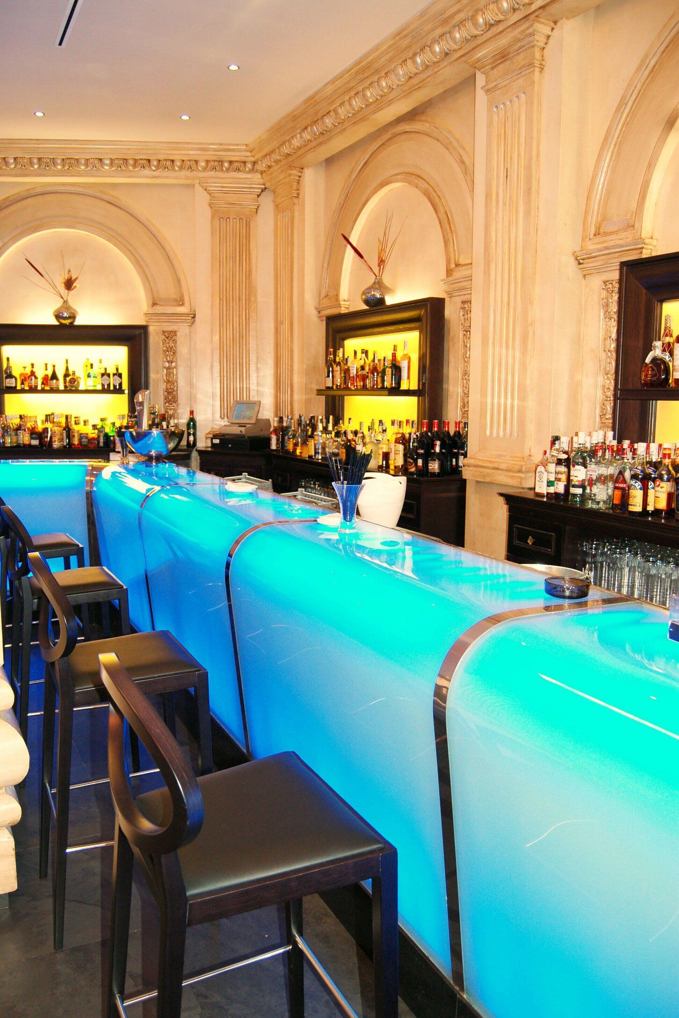 Resultado de imagen de decoracion de bares y restaurantes modernos