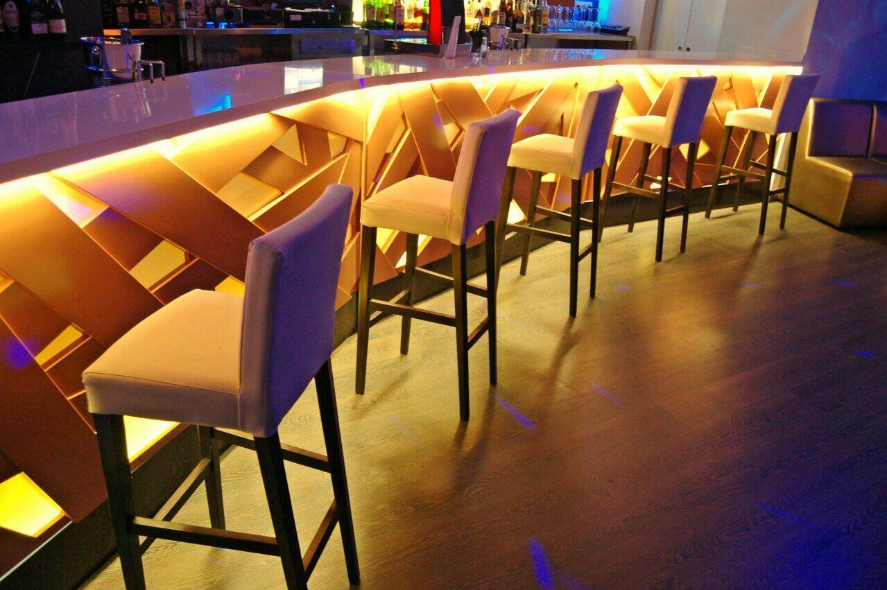 decoracion bar moderno