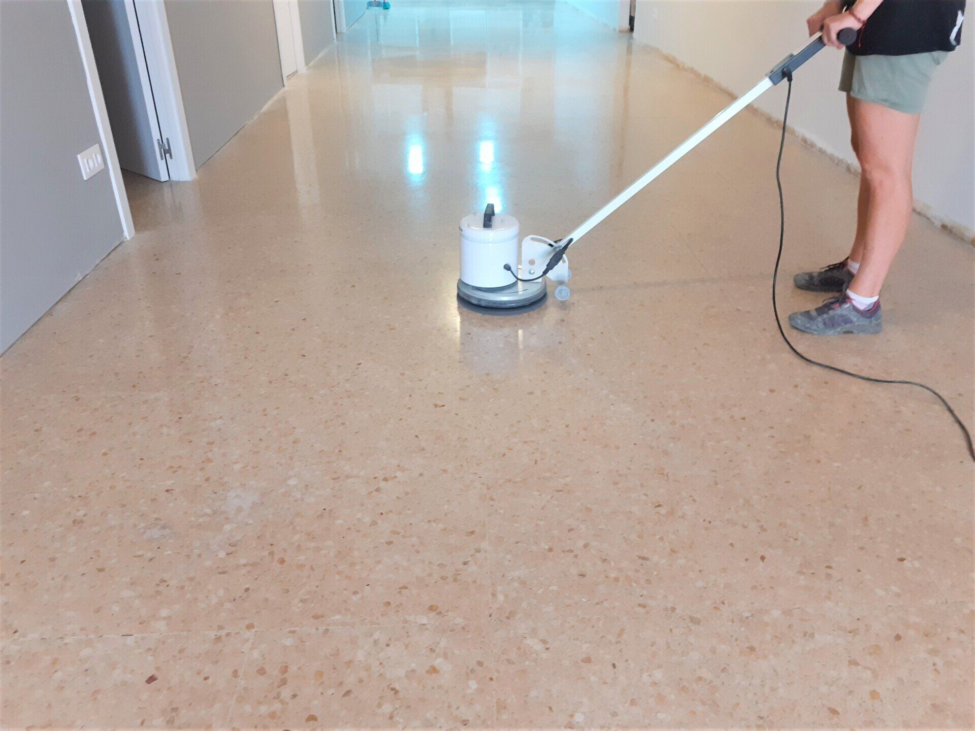 Resultado de cristalizado en suelo de terrazo antiguo