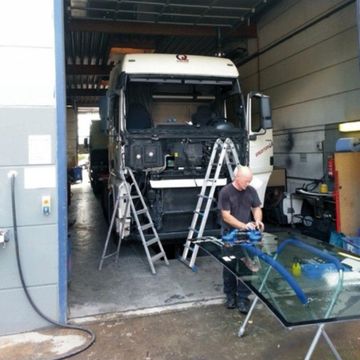 Einbau Autoglasscheibe Vor Ort Service Einbau Autoglas LKW