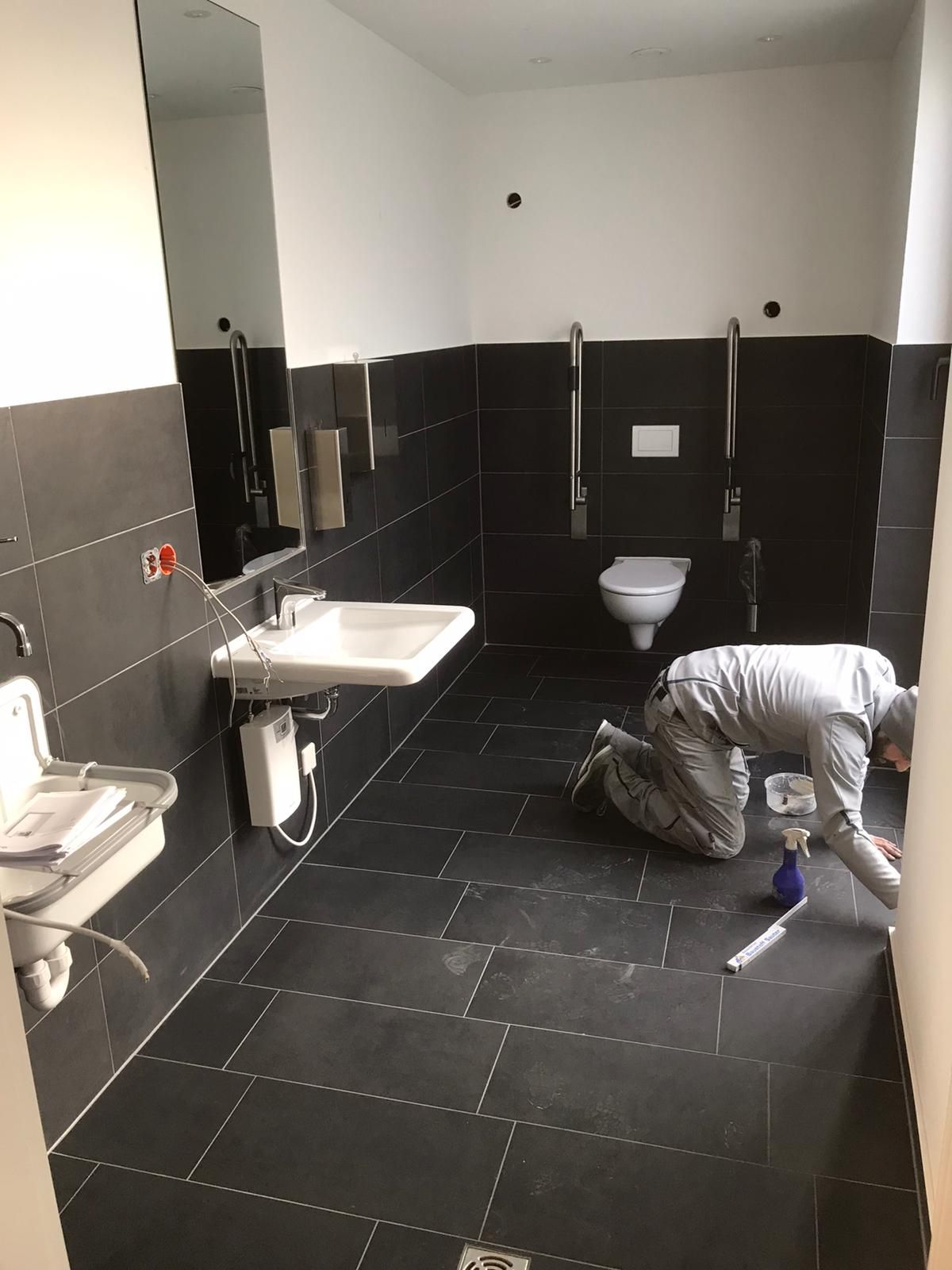 öffentliche Toilette, barrierefrei, Zalando Outlet Konstanz,