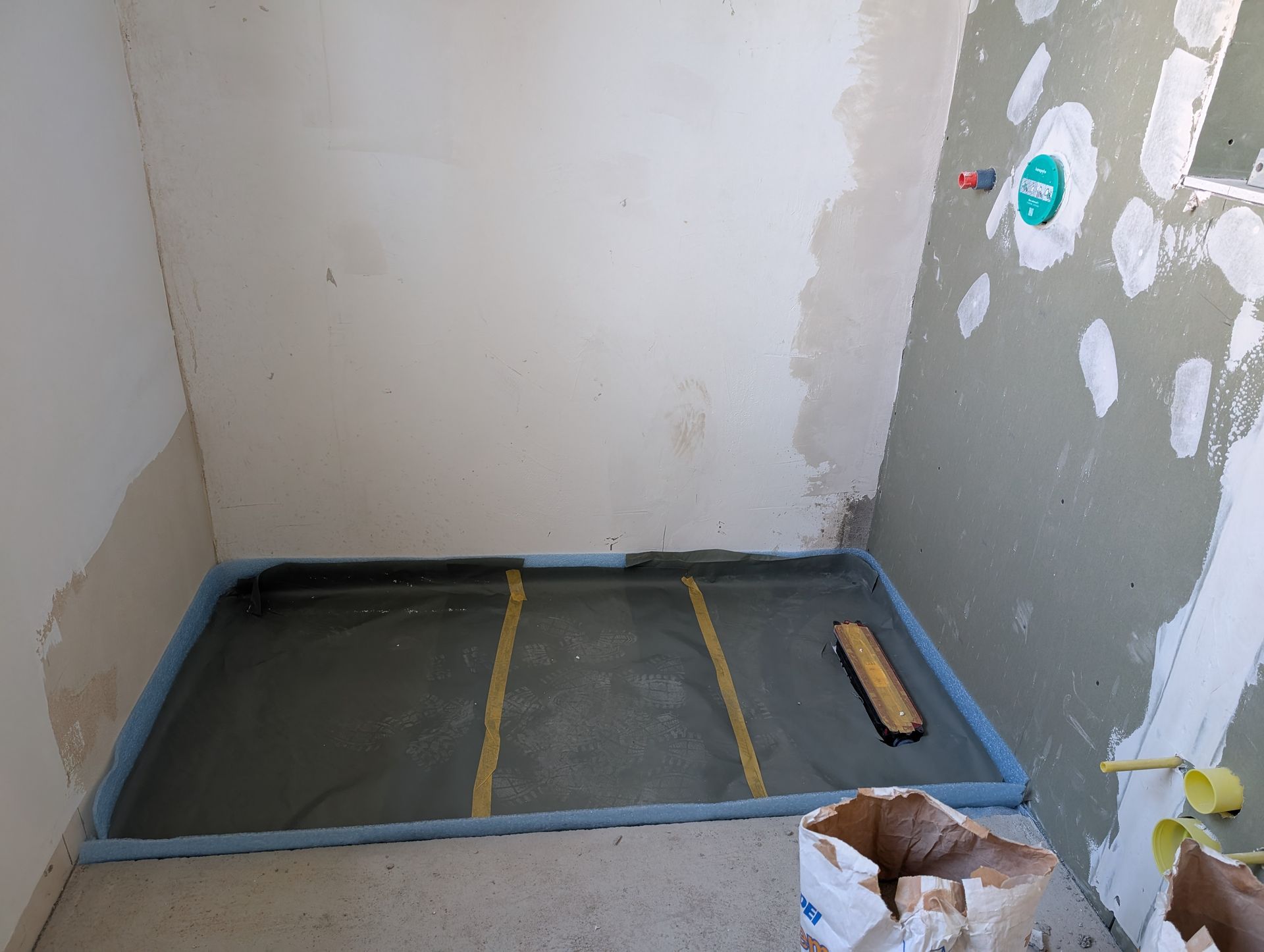 Estrichaufbau, barrierefrei, bodenebene Dusche, Konstanz, Kreuzlingen, Trockenbau, Gipser, Sanitär