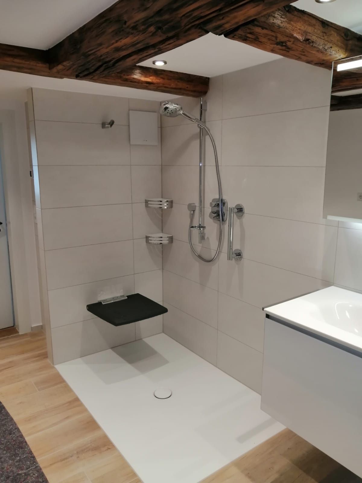 Holz kombiniert mit Fliesen Konstanz