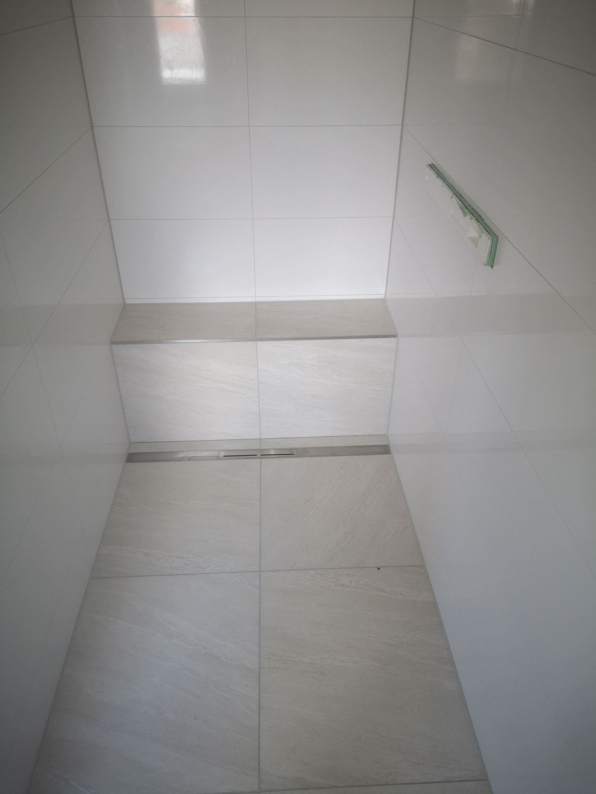 Sitzbank in Dusche, barrierefreie Dusche, bodenebene Dusche, Konstanz, Kreuzlingen, Tägerwilen