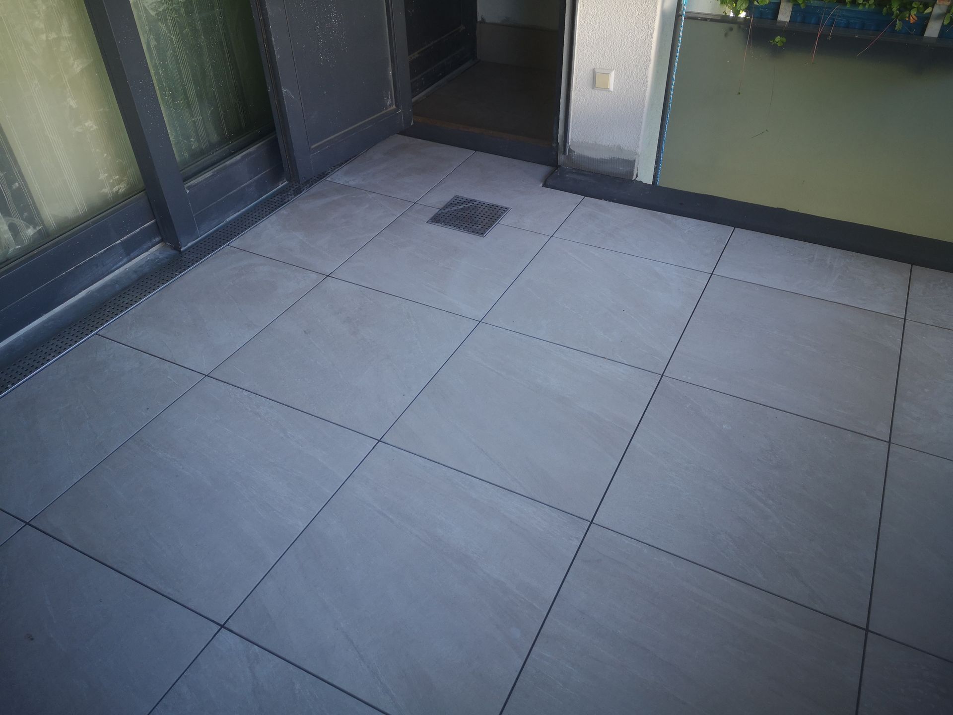 Ablauf, Terrasse, Loggia, Balkon fliesen, RP-Fliesen-Verlege, Fliesenleger Konstanz, Radolfzell, Singen