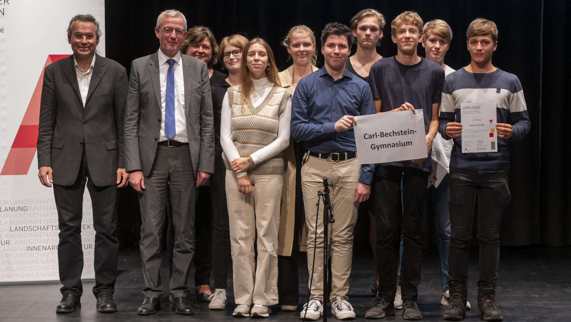 Ausgezeichnete Schüler auf der Bühne