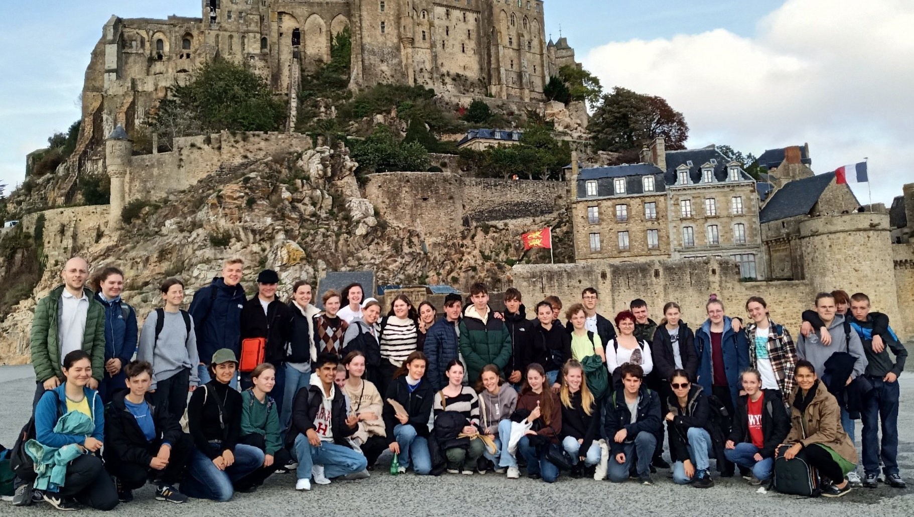 Bild: Annegret Kamara Gruppenfoto vor dem Mont-Saint-Michel
