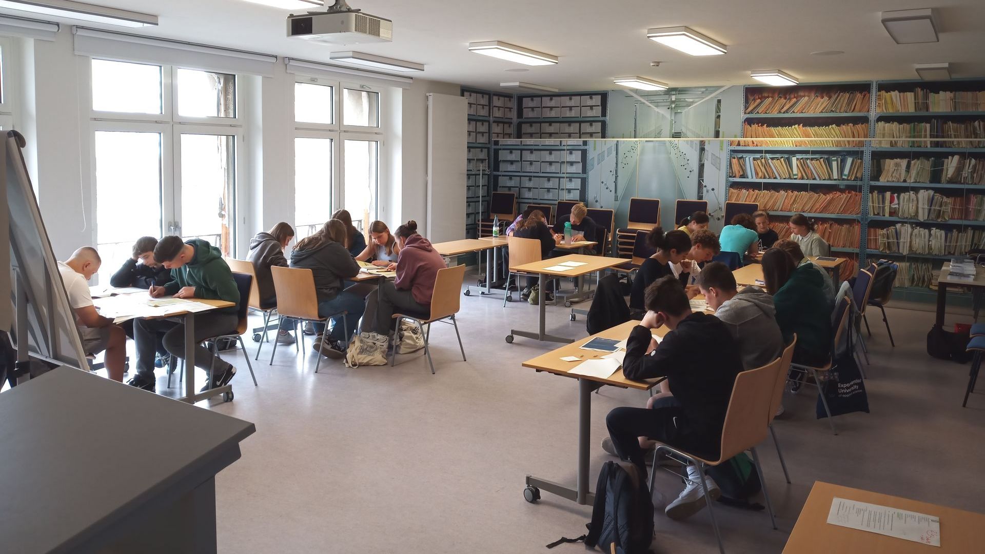 Bild: Andreas Müller Schüler der 10b in der Gruppenarbeit