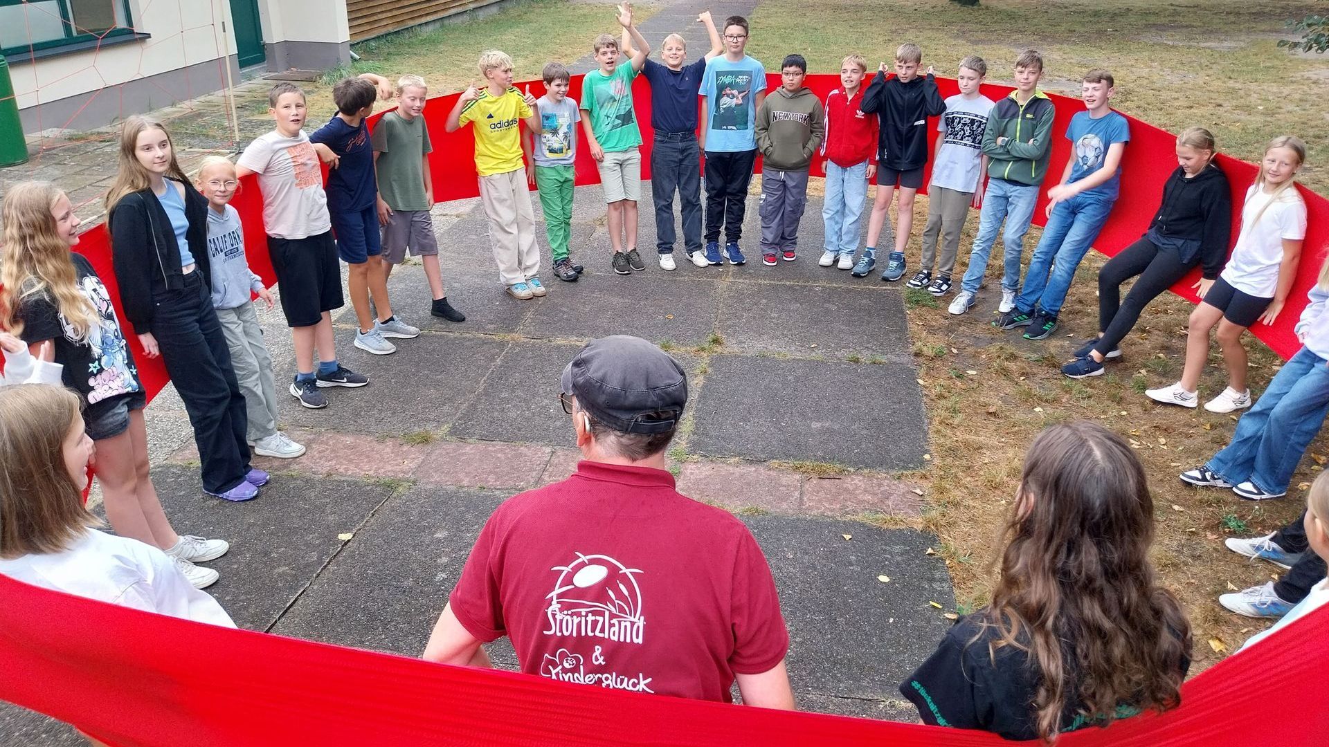 Bild: Anke Elster Gruppenbild der 7d im Kreis