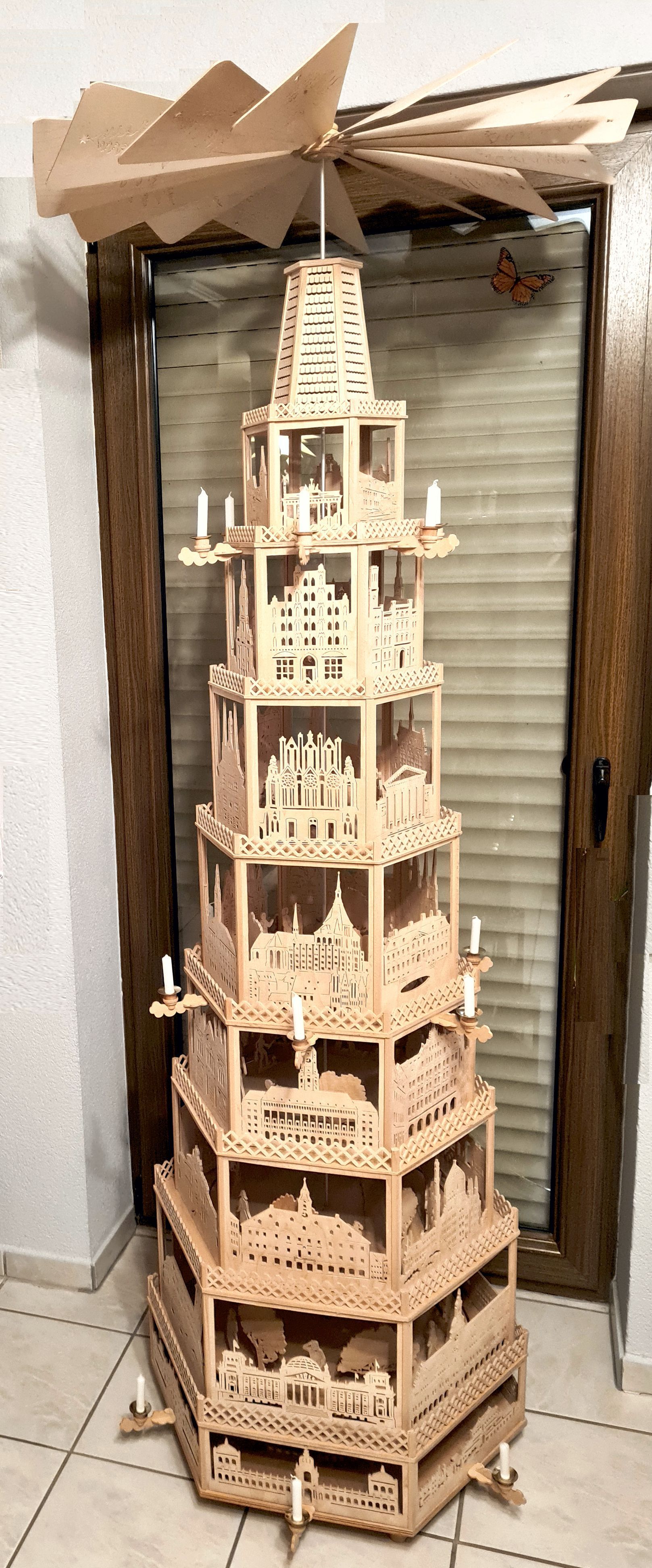 Die Kreativität unserer Kunden beim Bau von Weihnachtspyramiden.