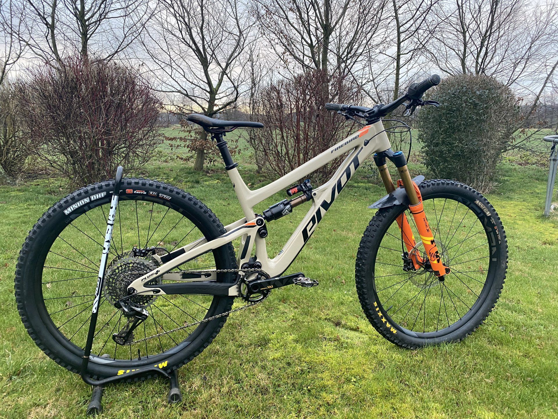 Pivot FB sandstorm 29