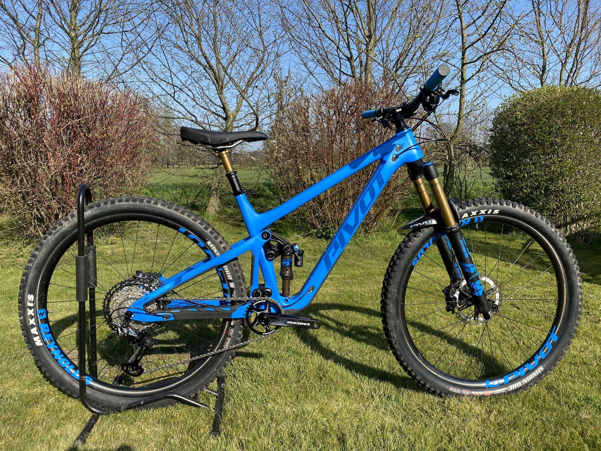 PIVOT Switchblade Horizone Blue