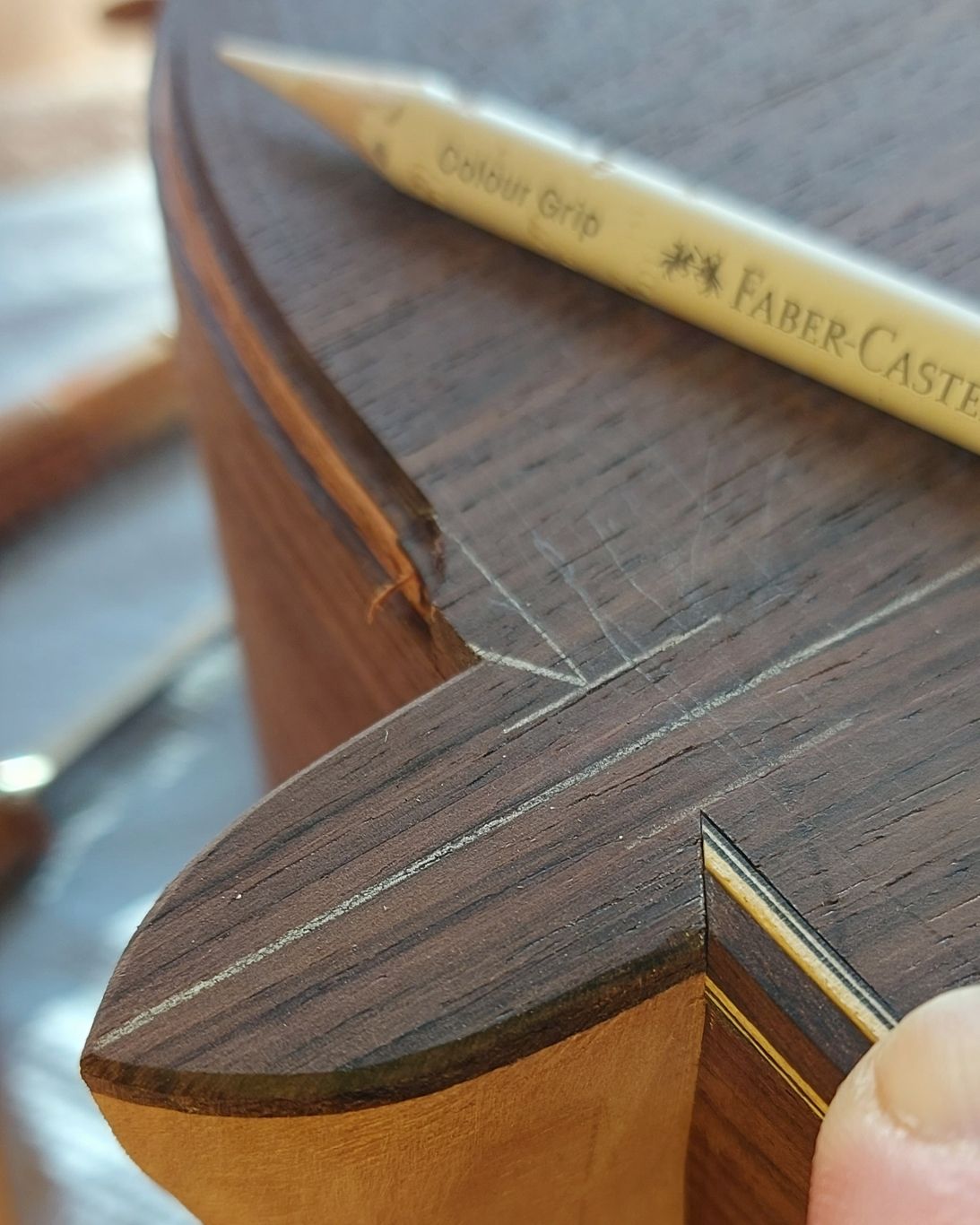 Tobias Berg: Gitarrenbaumeister/Luthier mit Leidenschaft. Handgefertigte/Handmade Meistergitarren.