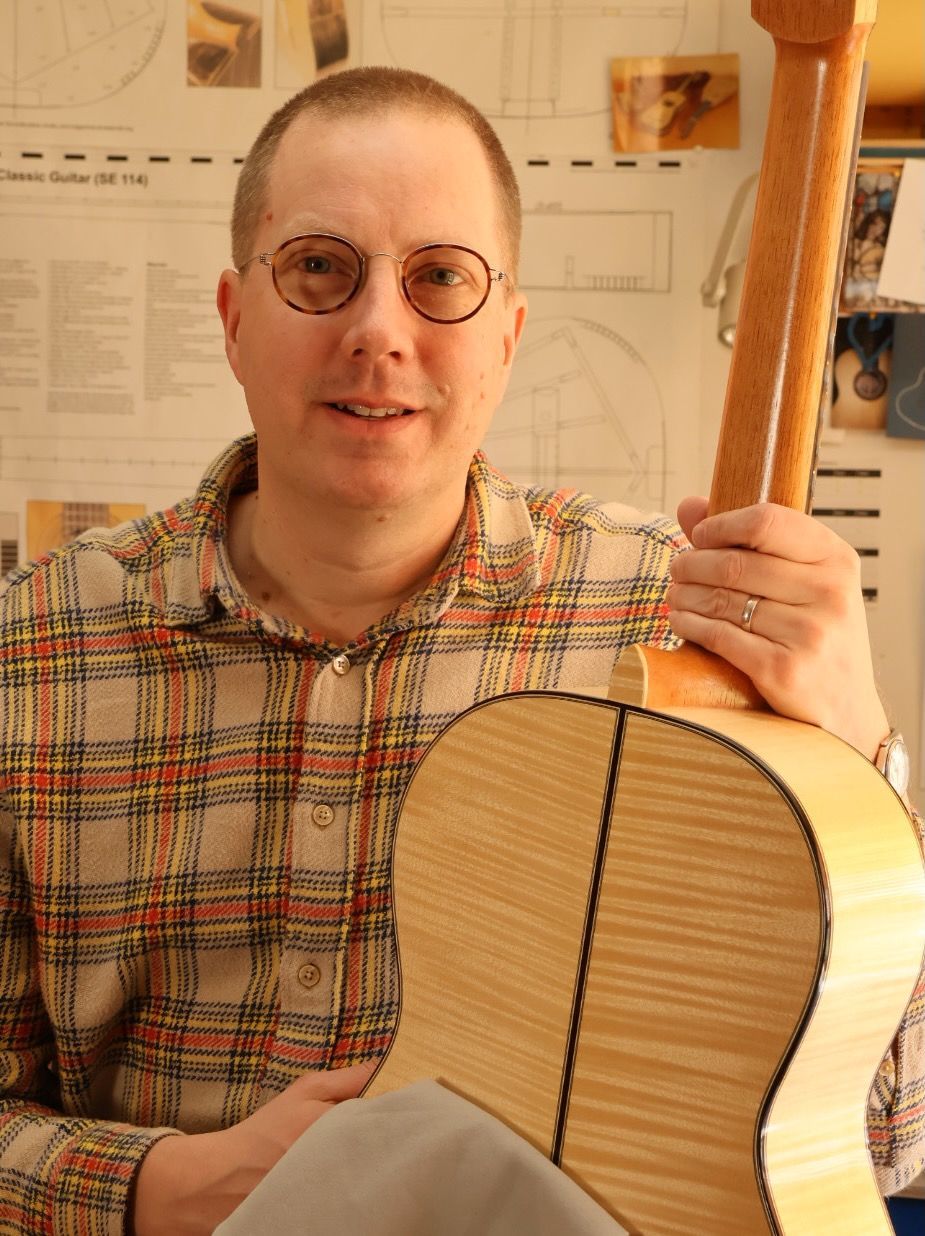 Tobias Berg: Gitarrenbaumeister/Luthier mit Leidenschaft. Handgefertigte/Handmade Meistergitarren.