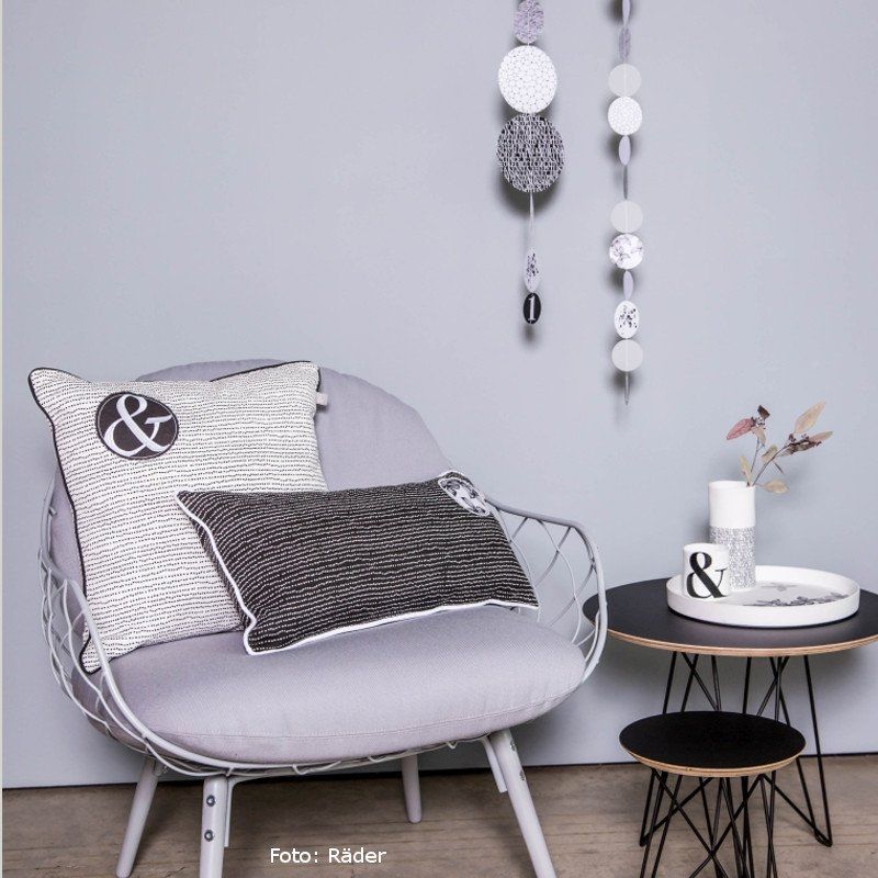 Räder, Sessel, Beistelltisch, Hängedeko, Girlande, Dekoteller, Vase