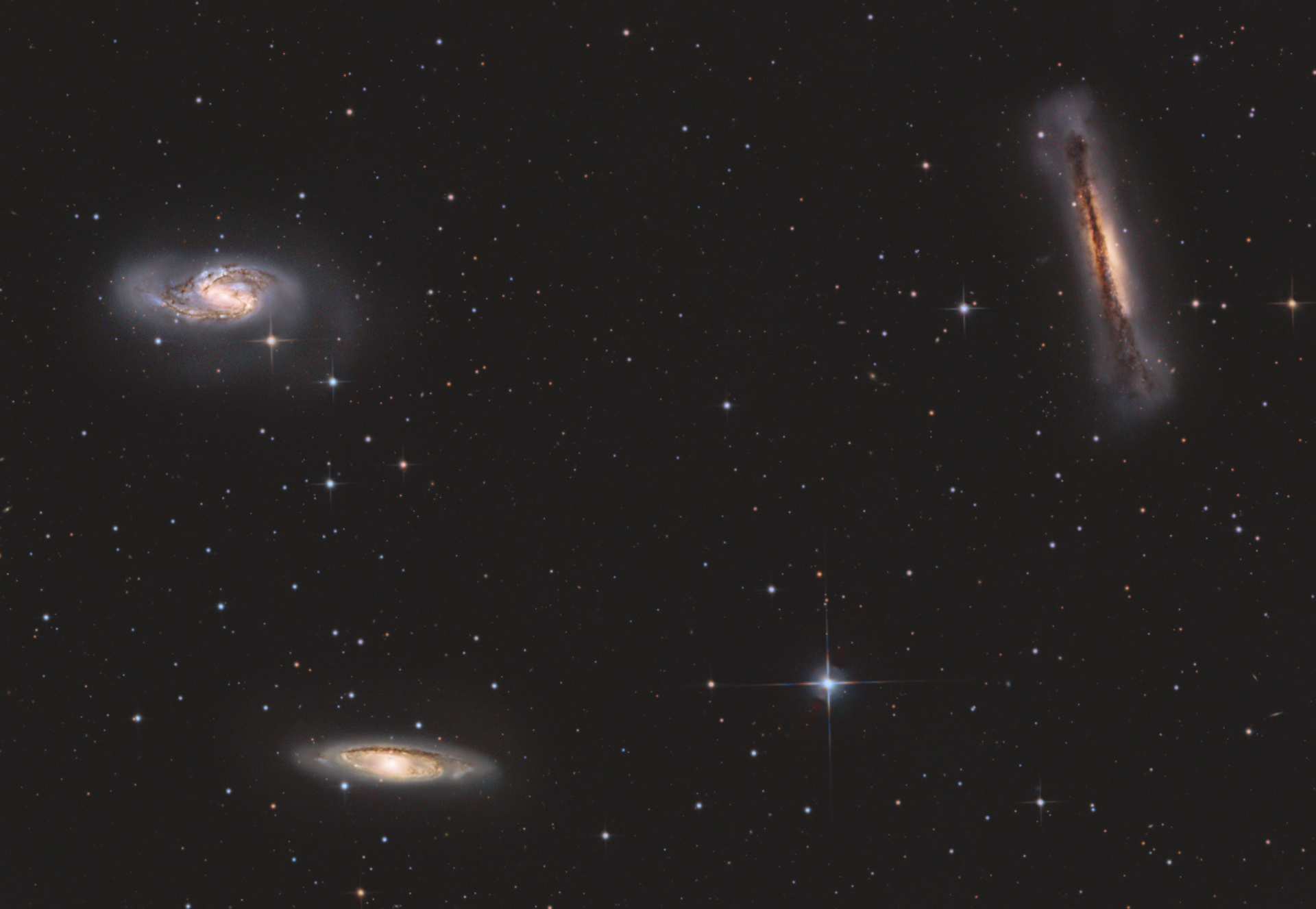 Astronomie, Gasnebel, Astrofotografie, Sterne, Sternenhimmel, Galaxien, Sternsysteme, Sonne, Mond, Planeten, plan. Nebel, Farbige Sterne, Milchstrasse, Protuberanzen, Astroreisen, Naturfotografie