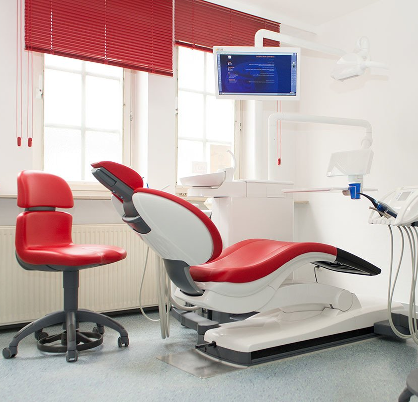 Moderner Praxisstuhl bei Dr. Köhne & Hügli