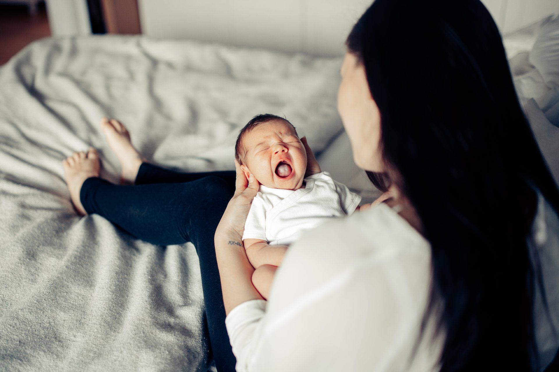 Newborn Homestory Rastatt – Neugeborenes im vertrauten Zuhause