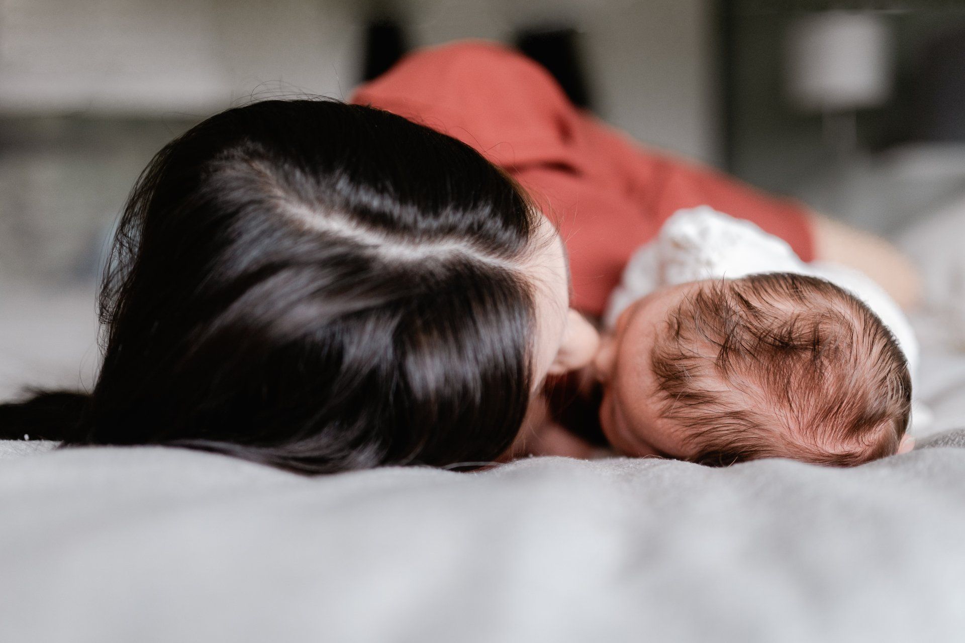 Newborn Homestory Rastatt – Neugeborenes im vertrauten Zuhause