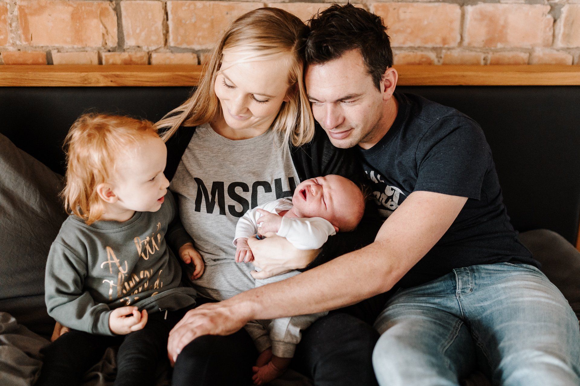 Newborn Homestory Rastatt – Neugeborenes im vertrauten ZuhauseNewborn Homestory Rastatt – Neugeborenes im vertrauten Zuhause