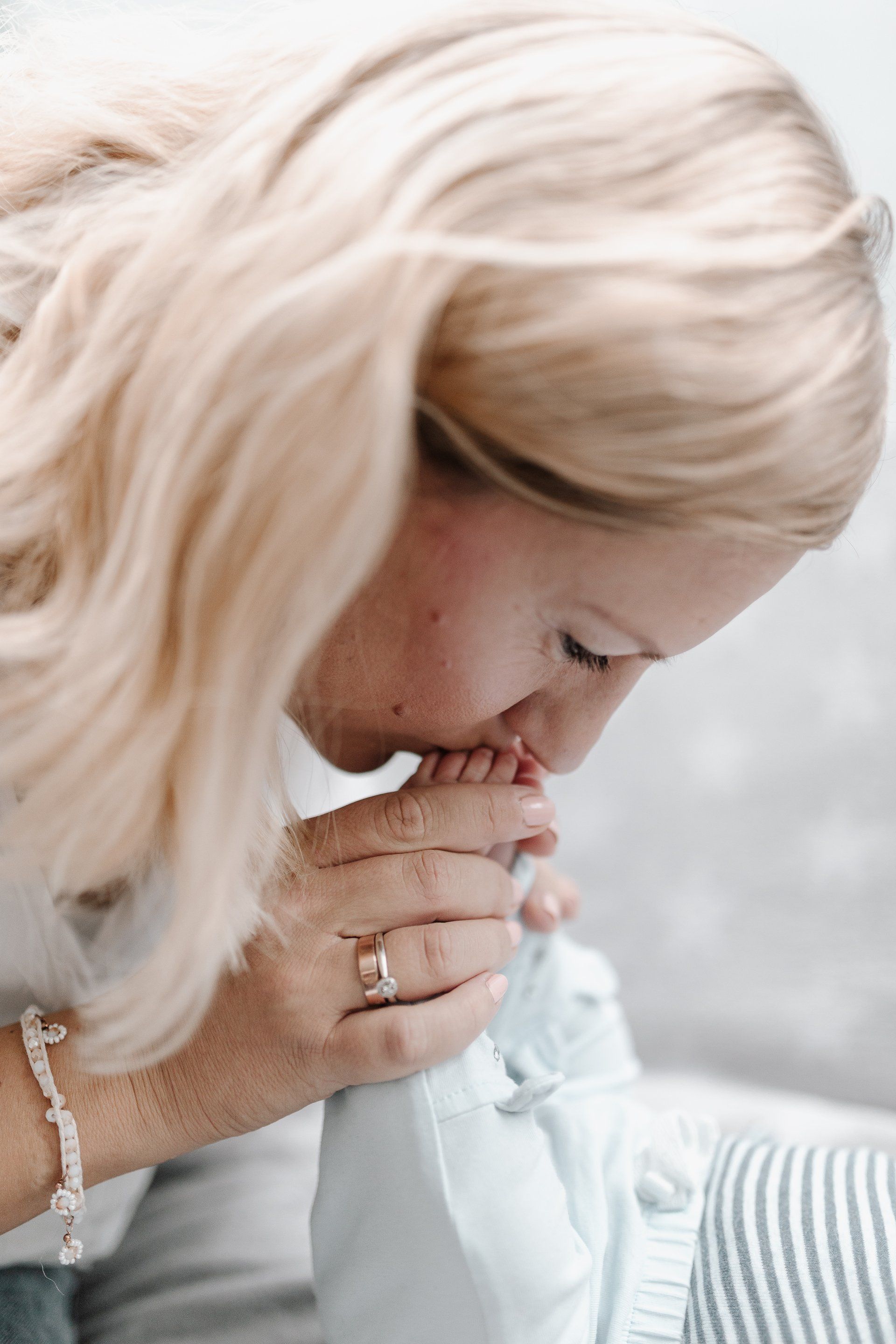 Newborn Homestory Rastatt – Neugeborenes im vertrauten Zuhause