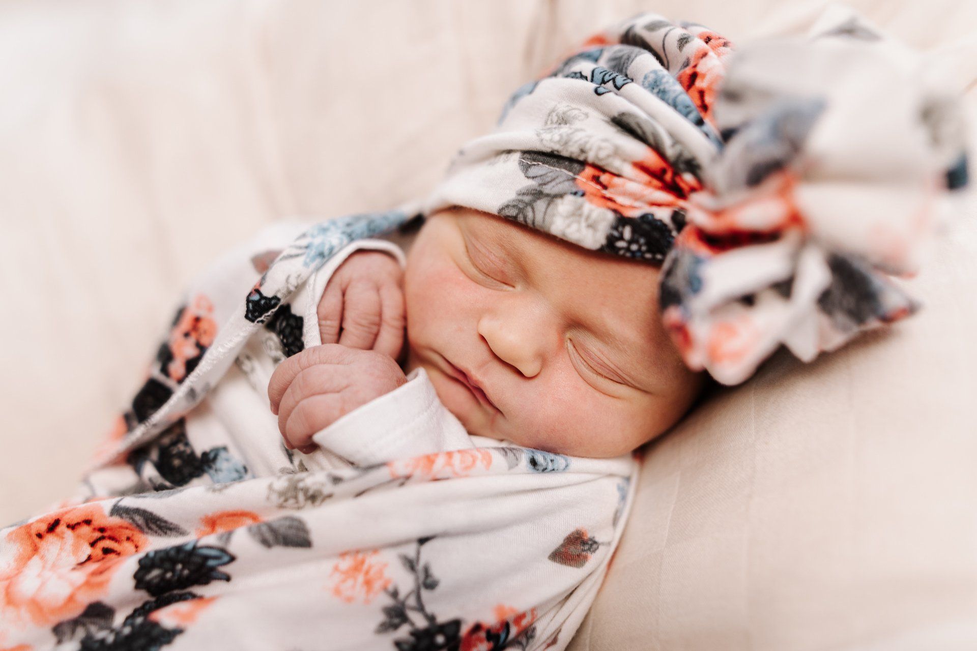 Newborn Homestory Rastatt – Neugeborenes im vertrauten Zuhause