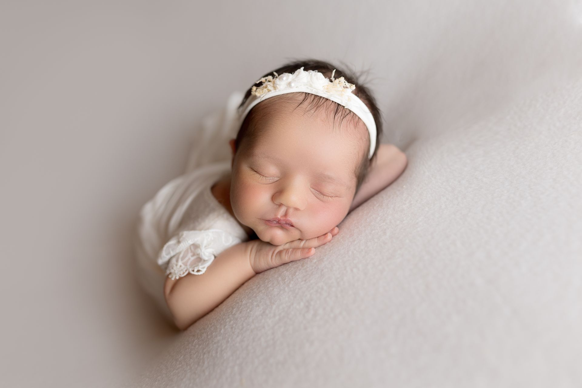 Newborn Shooting Rastatt – natürliche Babyfotografie im Studio