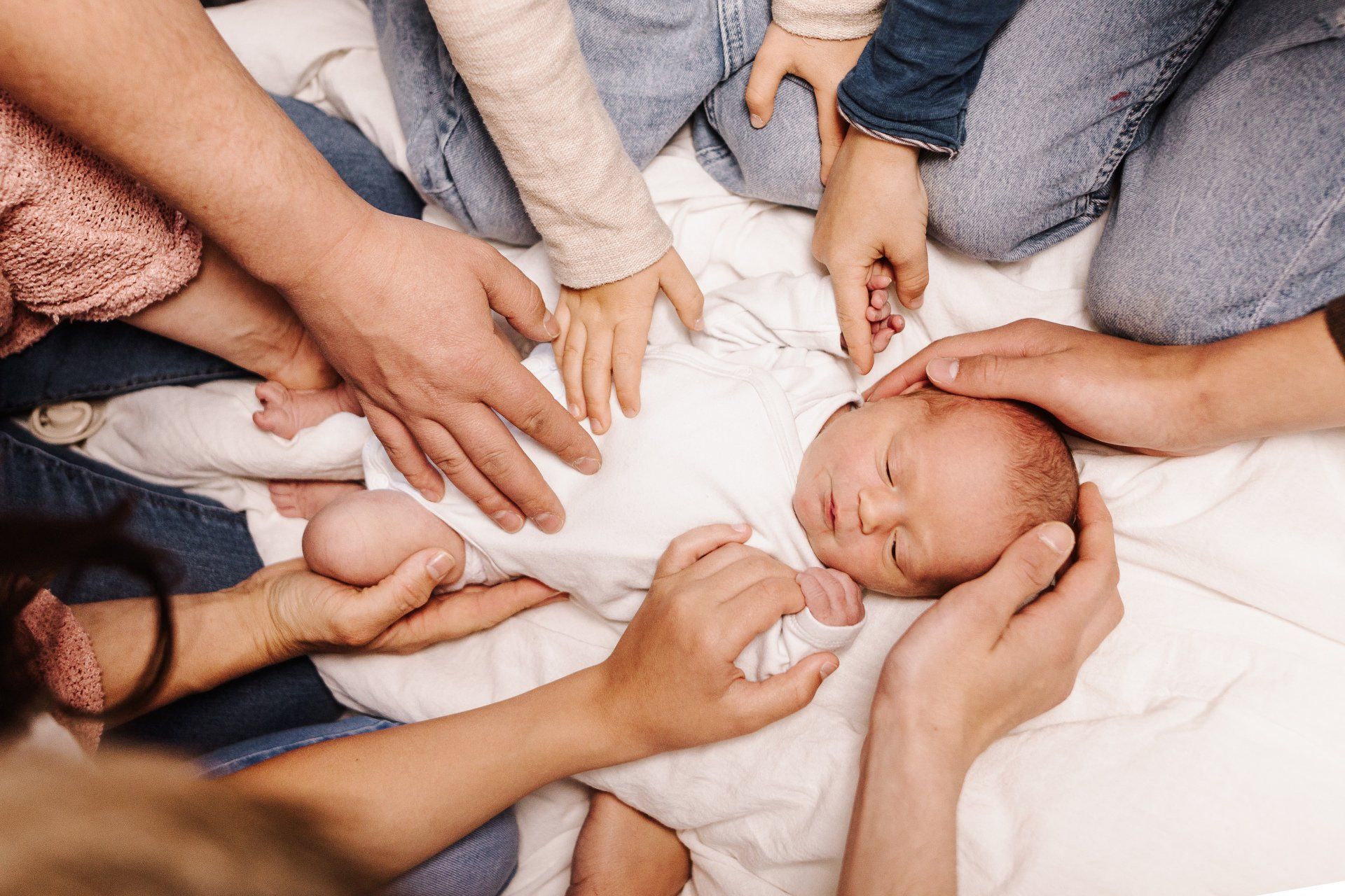 Newborn Homestory Rastatt – Neugeborenes im vertrauten Zuhause