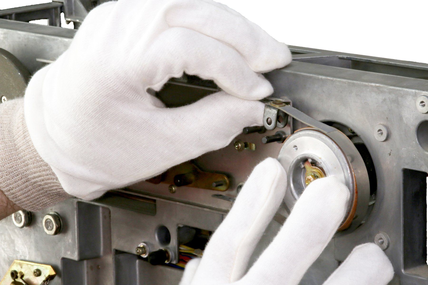 the assembly, here on a Revox B77, is only carried out with fabric gloves at Premium-Hifi  the assembly, here on a Revox B77, is only carried out with fabric gloves at Premium-Hifi