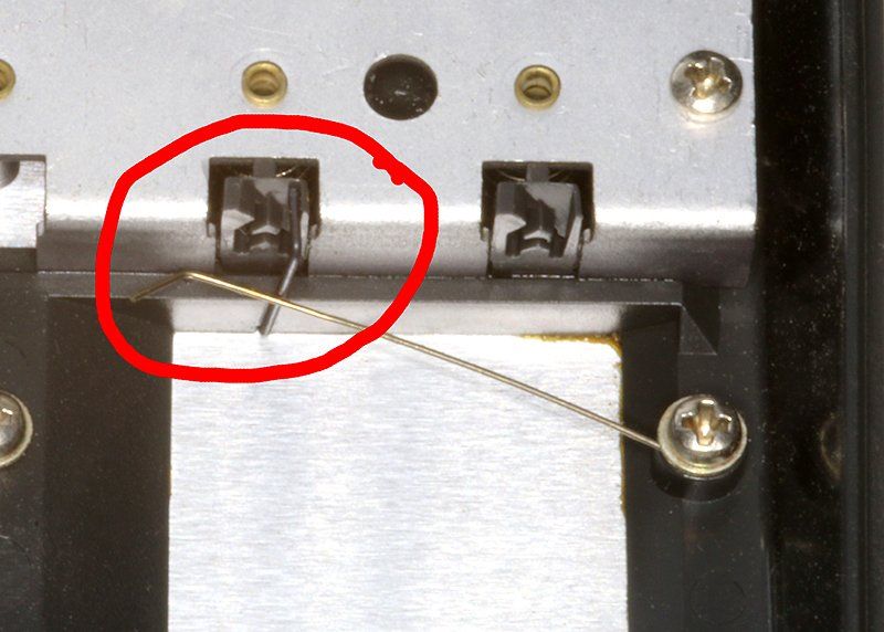 Revox B77 wired remote control. This wire bracket makes the difference between the Premium-Hifi Pause 77 Here you will find information about the original Pause 77 pause circuit for the Studer Revox B77 from Premium-Hifi. Installation is particularly easy; just plug it in.