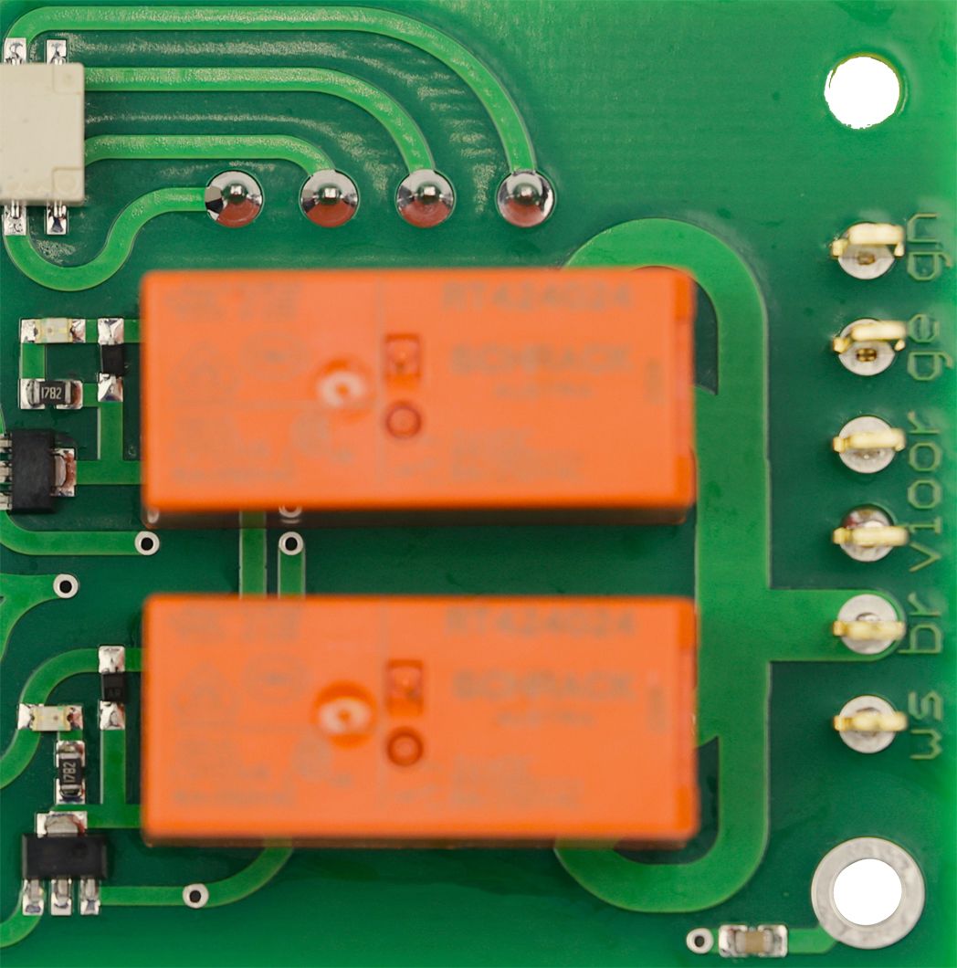 Very wide tracks for the speaker signals, 4 additional connections for the pre-out of the Revox B750, Premium-Hifi Very wide tracks for the speaker signals, 4 additional connections for the pre-out of the Revox B750, Premium-Hifi