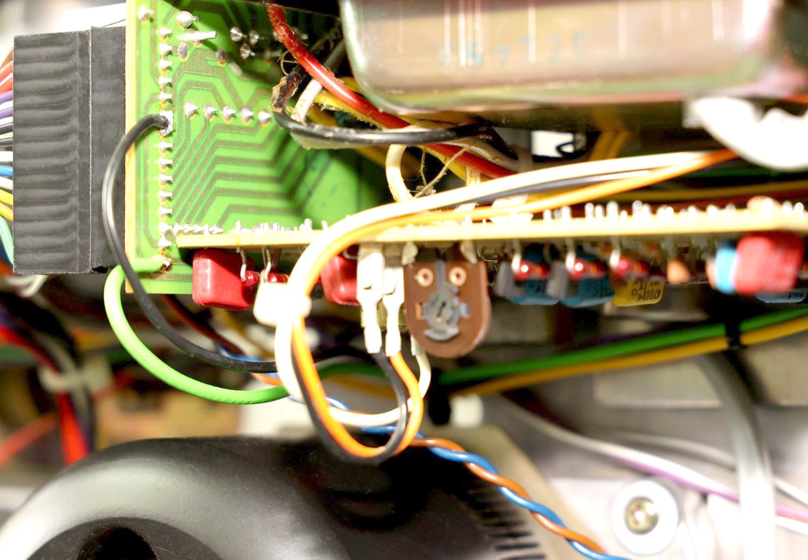 zwei Lötstellen für die Tape Tension Leiterplatte von Premium-Hifi zwei Lötstellen für die Tape Tension Leiterplatte von Premium-Hifi