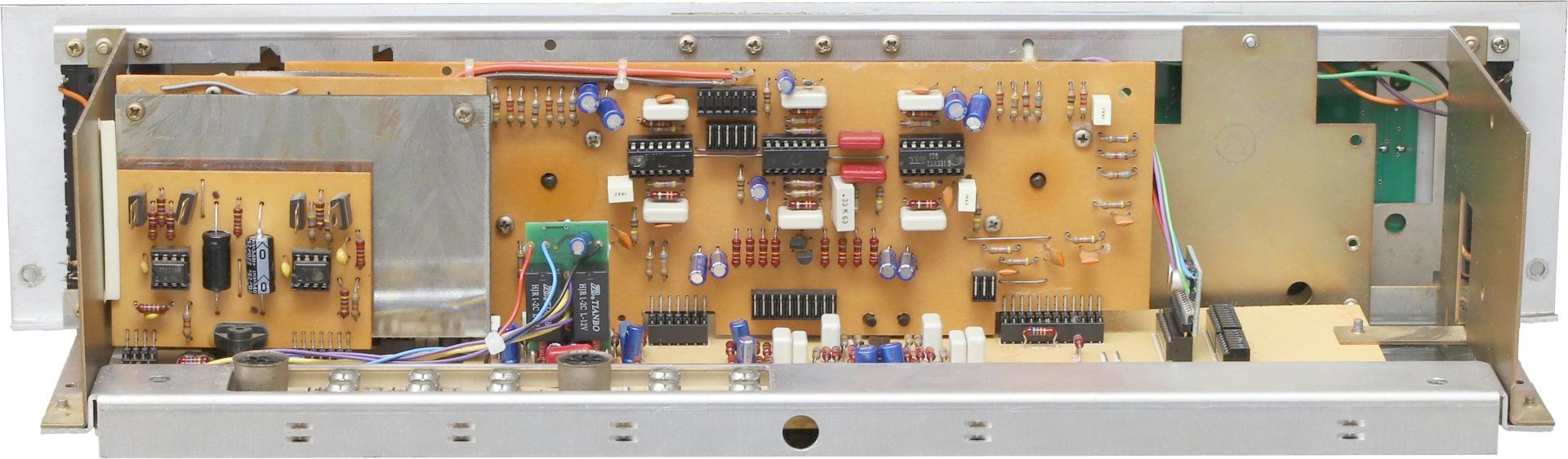 Revox A700 audio unit with Premium-Hifi switch-on delay Revox A700 audio unit with Premium-Hifi switch-on delay