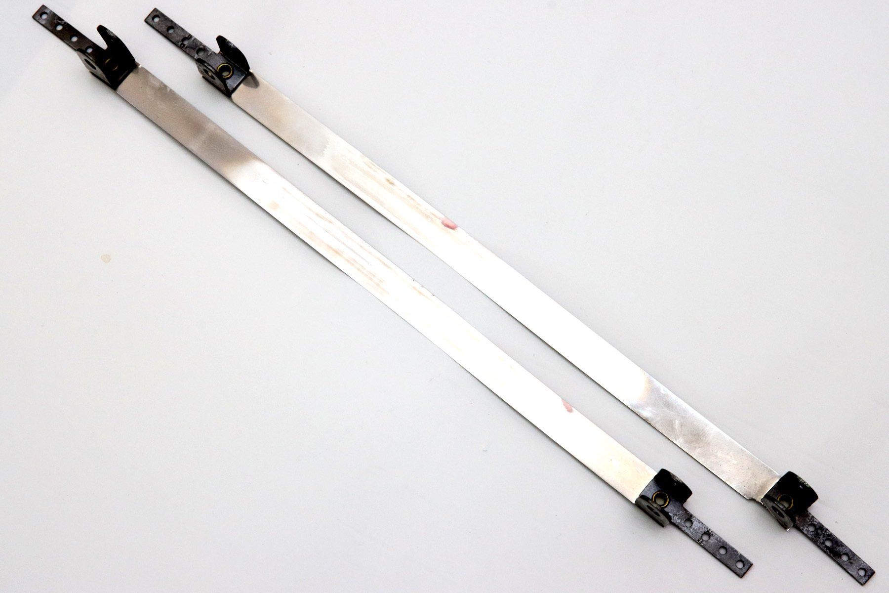 abgenutze, aalglatte Bremsbänder aus einem Revox-Gerät von Premium-Hifi abgenutze, aalglatte Bremsbänder aus einem Revox-Gerät von Premium-Hifi