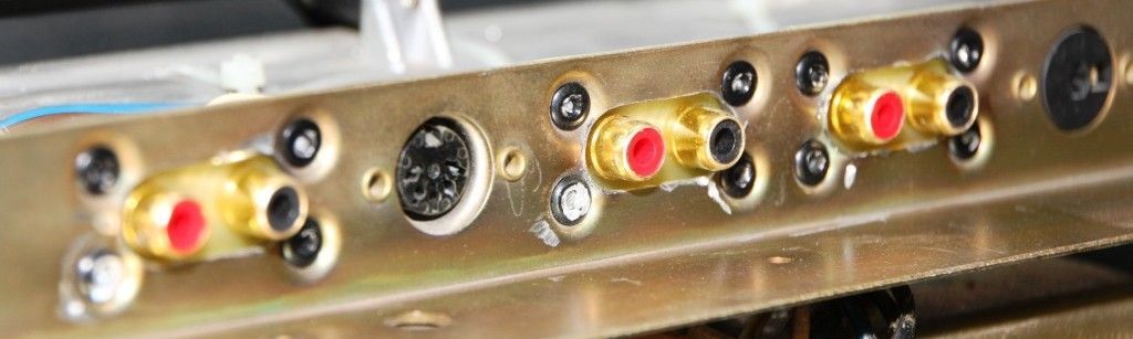 Abstandserweiterung der Cinchbuchsen von Premium-Hifi an Studer Revox A77 Abstandserweiterung der Cinchbuchsen von Premium-Hifi an Studer Revox A77