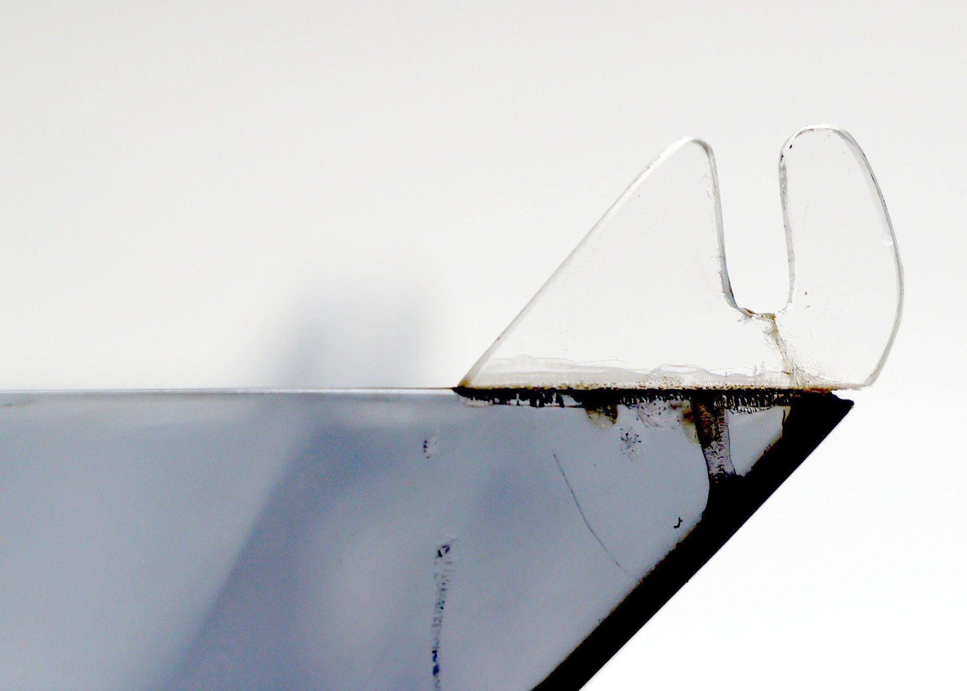 the repaired area of the Revox cover had to be glued again! Not possible says Premium-Hifi the repaired area of the Revox cover had to be glued again! Not possible says Premium-Hifi