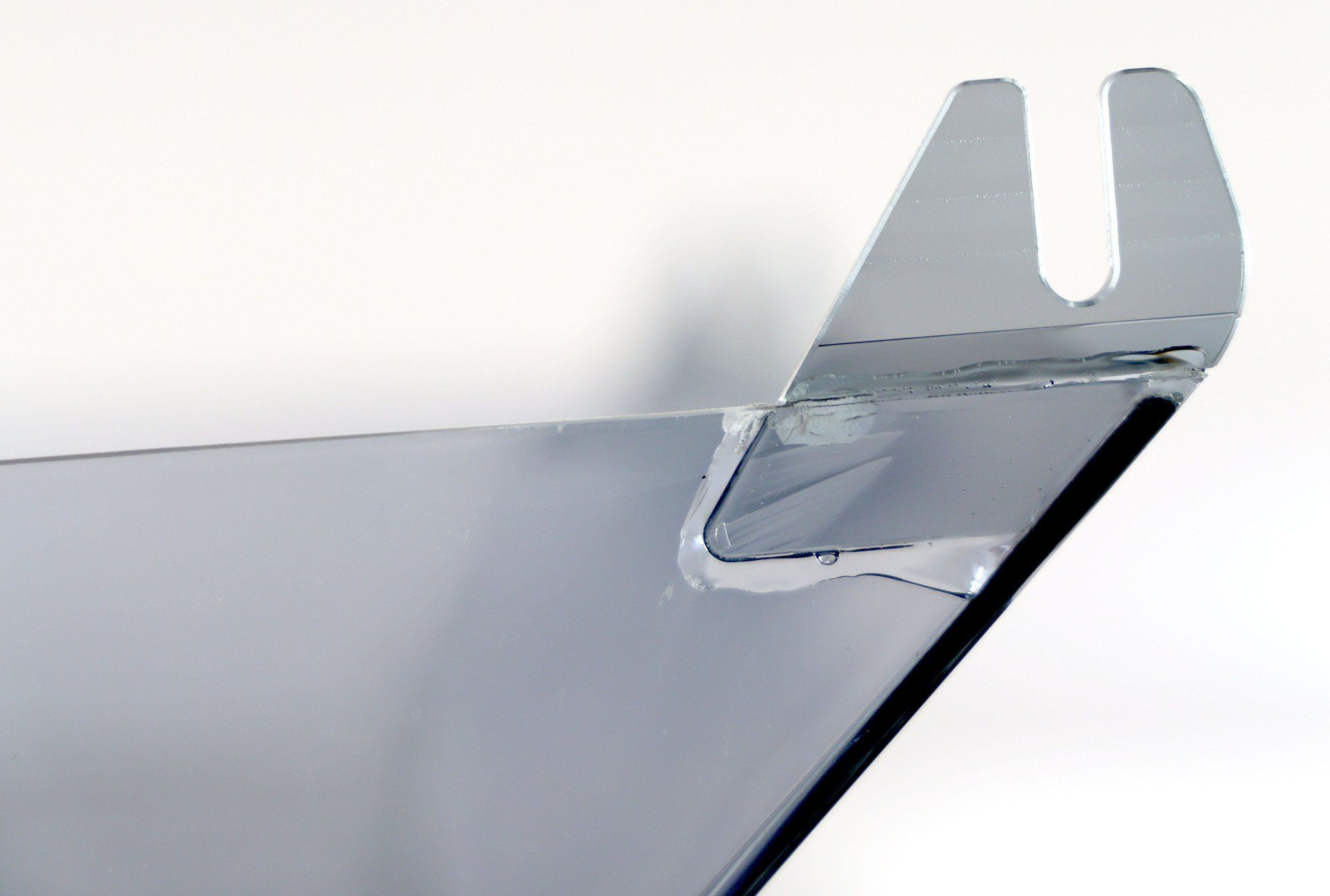 Hinge of the Revox turntable made of acrylic glass repaired and glued, Premium-Hifi Hinge of the Revox turntable made of acrylic glass repaired and glued, Premium-Hifi
