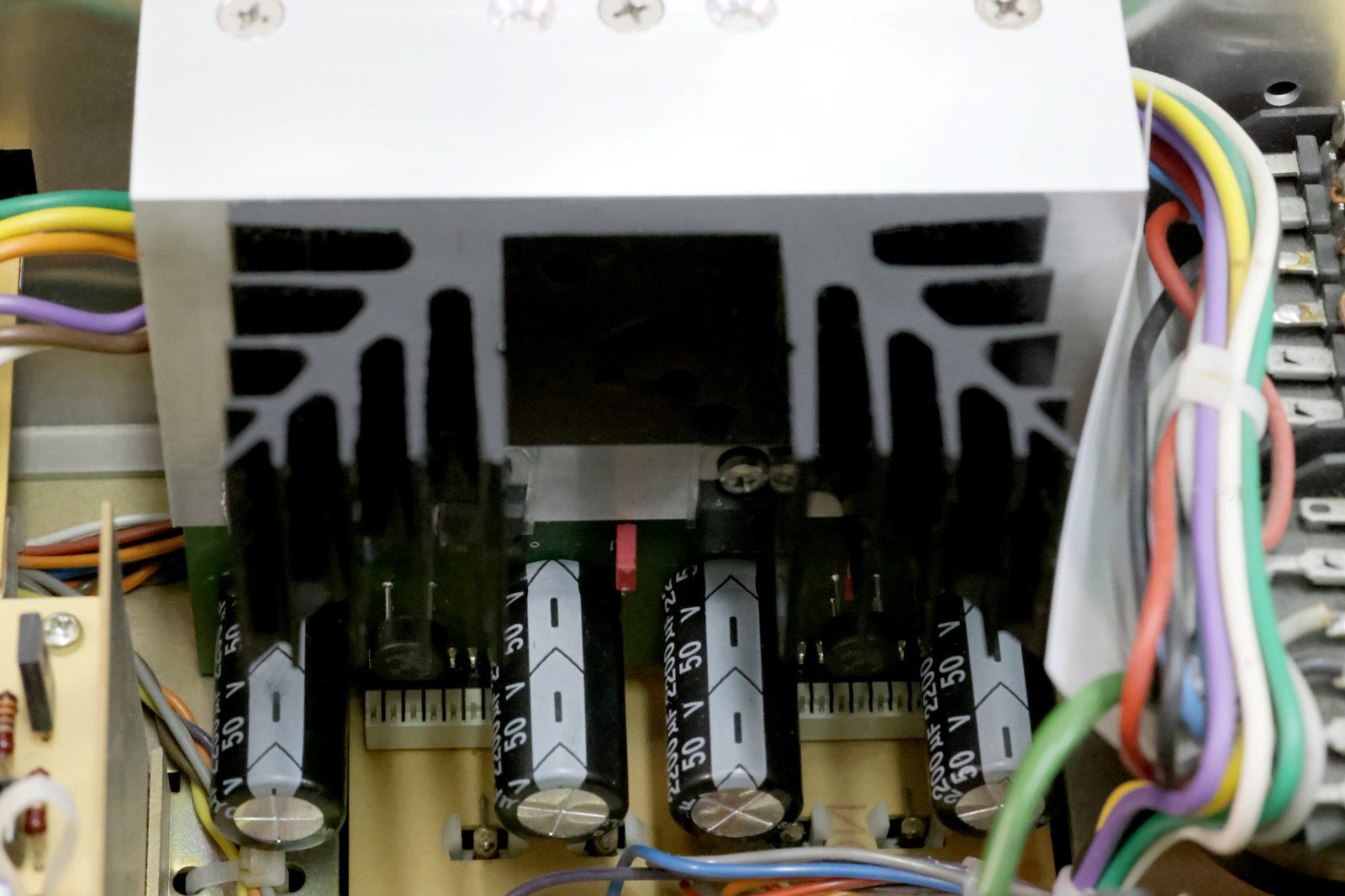 neue Premium-Hifi Netzteilplatine mit Kühlkörper im Revox B750 Verstärker eingebaut neues Premium-Hifi Netzteil mit Kühlkörper im Revox B750 Verstärker eingebaut