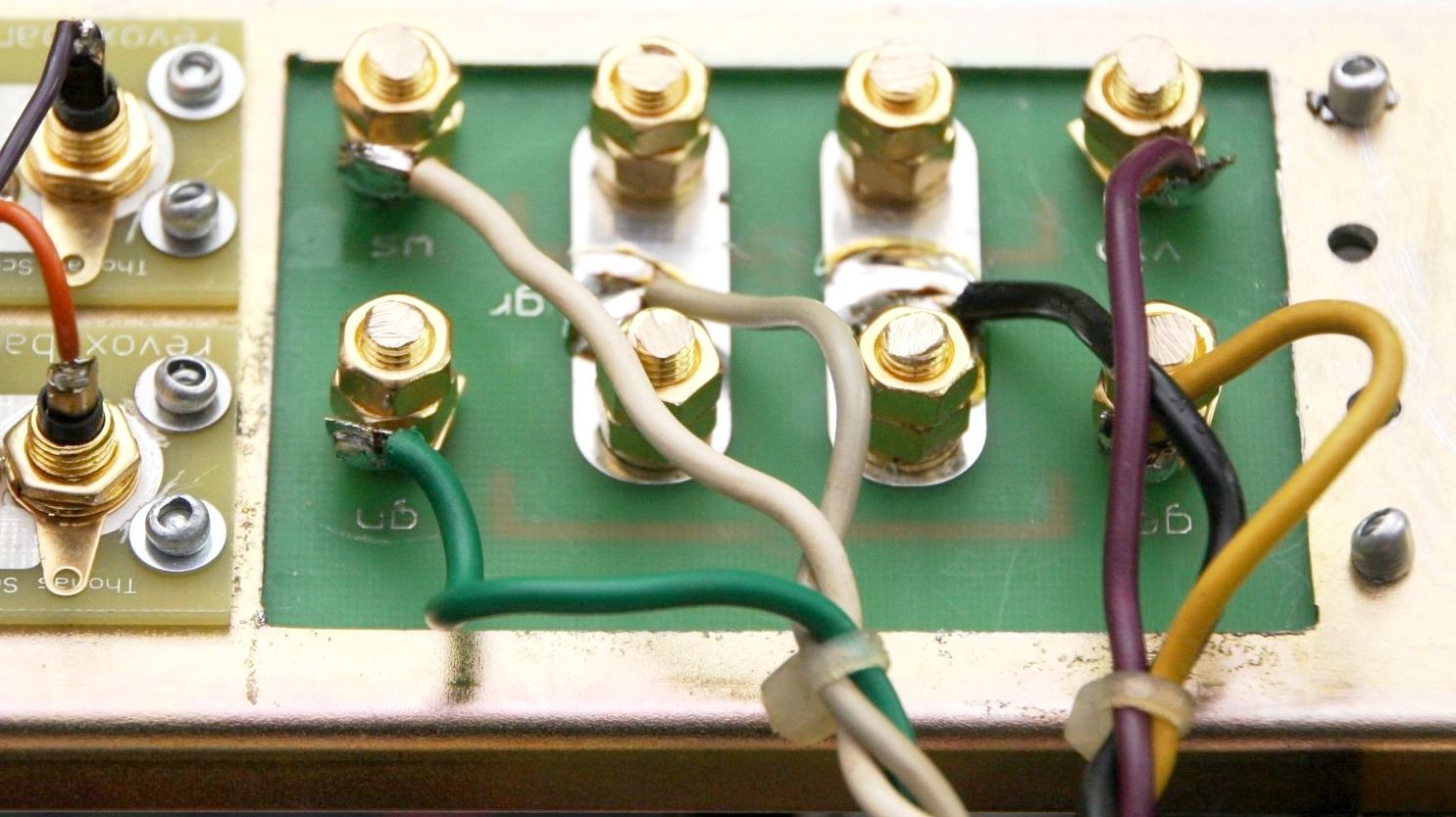 Soldering the wires to the new Premium-Hifi circuit board of the Revox B750 Soldering the wires to the new Premium-Hifi circuit board of the Revox B750