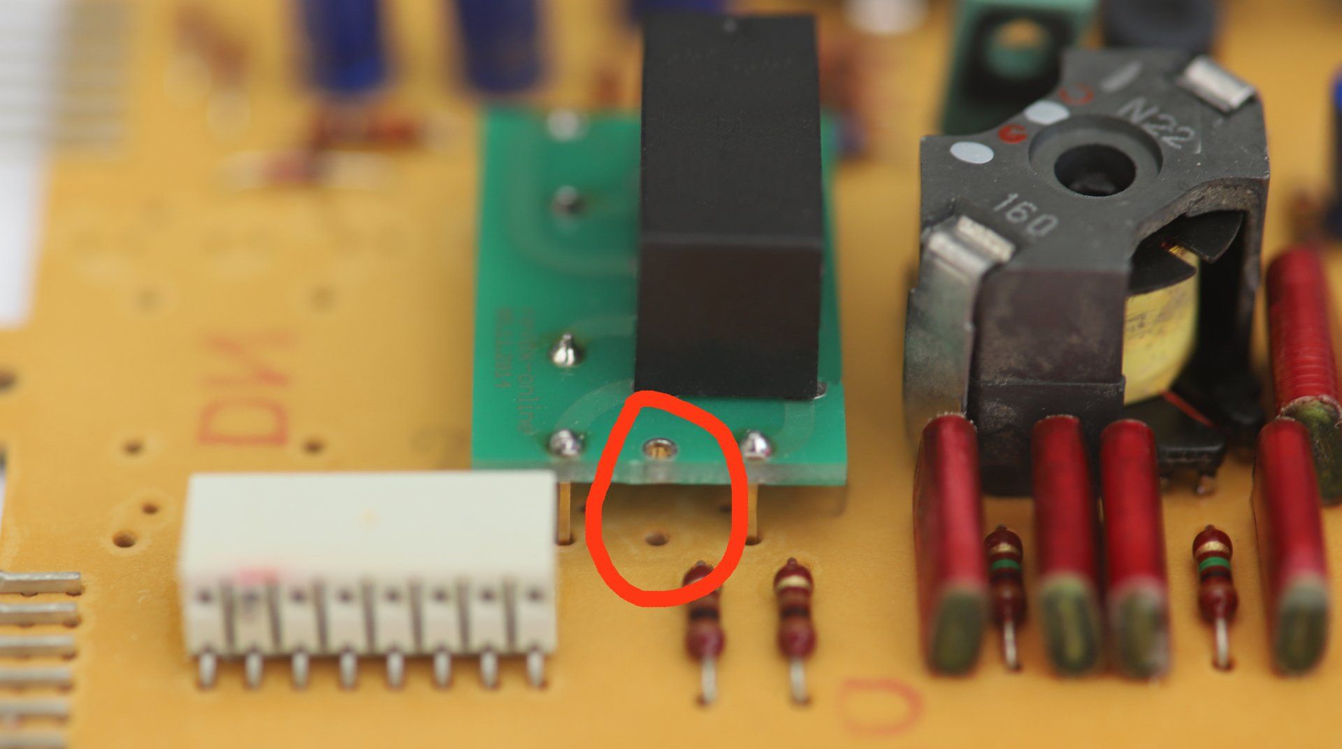 Premium-Hifi Ersatzrelais NF 2 EB auf der Oszillatorplatine der Studer Revox B77 Premium-Hifi Ersatzrelais NF 2 EB auf der Oszillatorplatine der Studer Revox B77