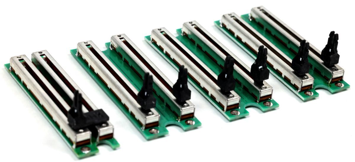 Die Adapter der Schieber vermitteln zwischen den Knöpfen der Revox A700 und der Premium-Hifi-Regler Die Adapter der Schieber vermitteln zwischen den Knöpfen der Revox A700 und der Premium-Hifi-Regler