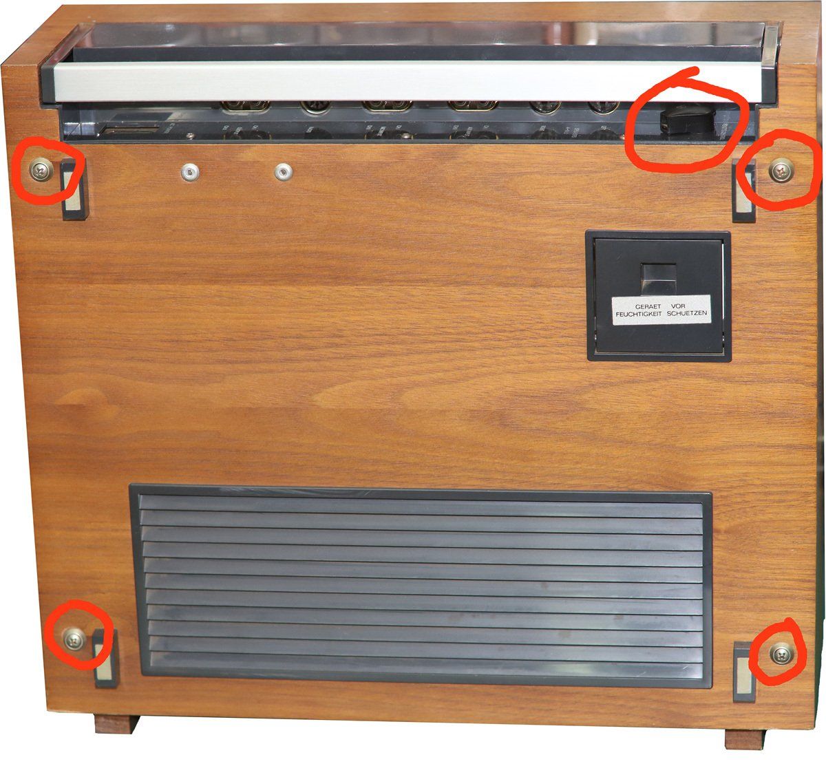 Revox A77 die Rückseite, 4 Schrauben und den Blindstecker entfernen, Premium-Hifi Revox A77 die Rückseite, 4 Schrauben und den Blindstecker entfernen, Premium-Hifi