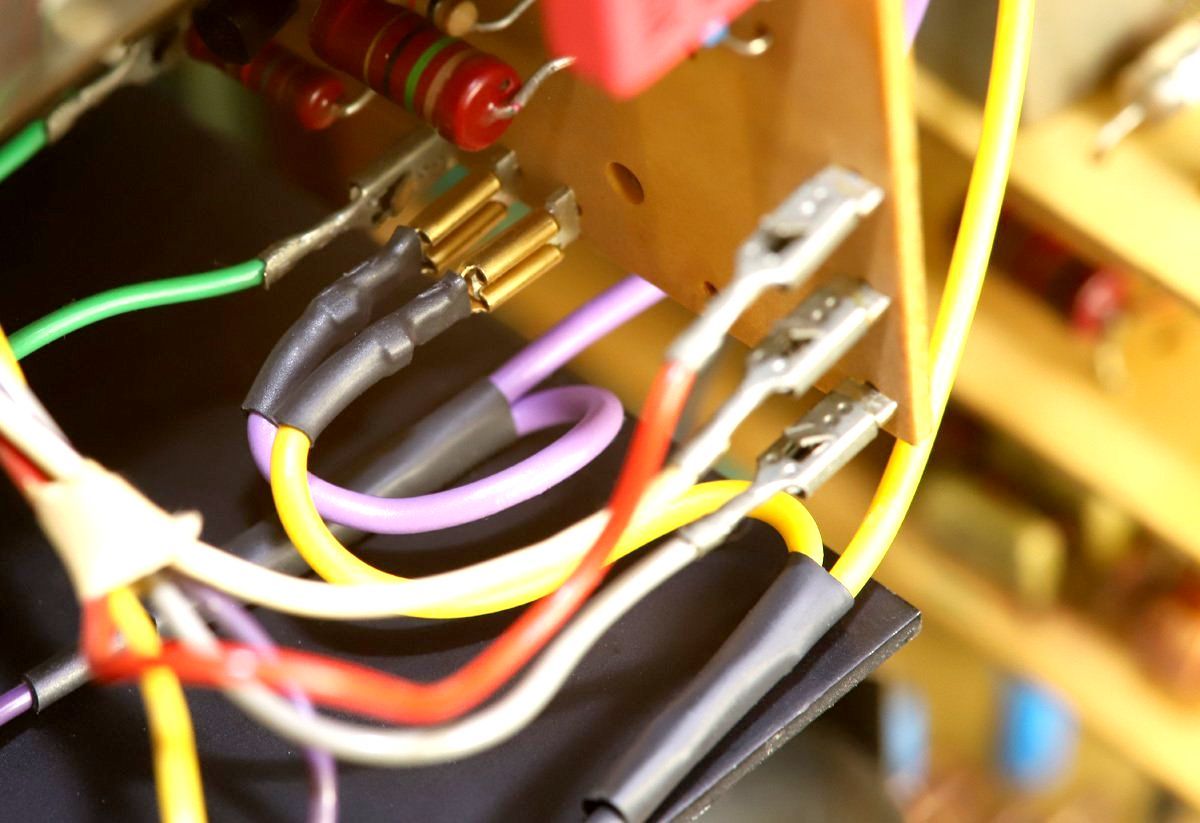 Revox A77 27 V an der Laufwerksteuerung abgreifen und der ESV77 von Premium-Hifi zuführen Revox A77 27 V an der Laufwerksteuerung abgreifen und der ESV77 von Premium-Hifi zuführen