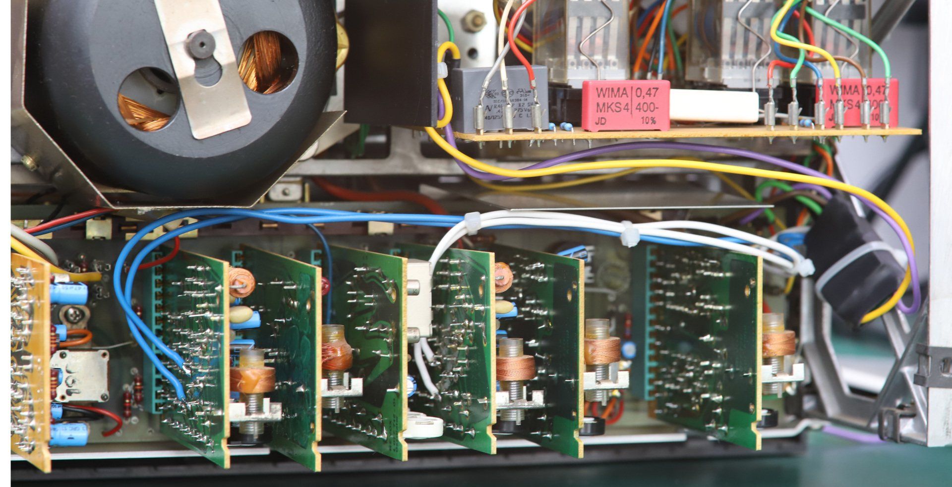 Wiring the VU-meter protection of the Premium-Hifi ESV77 into the Studer Revox A77 Wiring the VU-meter protection of the Premium-Hifi ESV77 into the Studer Revox A77
