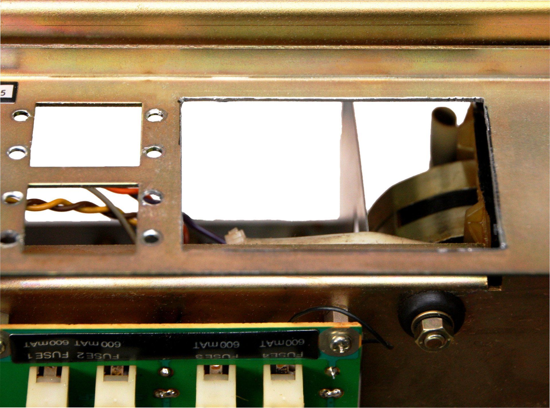 Chassis breakout Revox B750 for the best speaker connections from Premium-Hifi Chassis breakout Revox B750 for the best speaker connections from Premium-Hifi