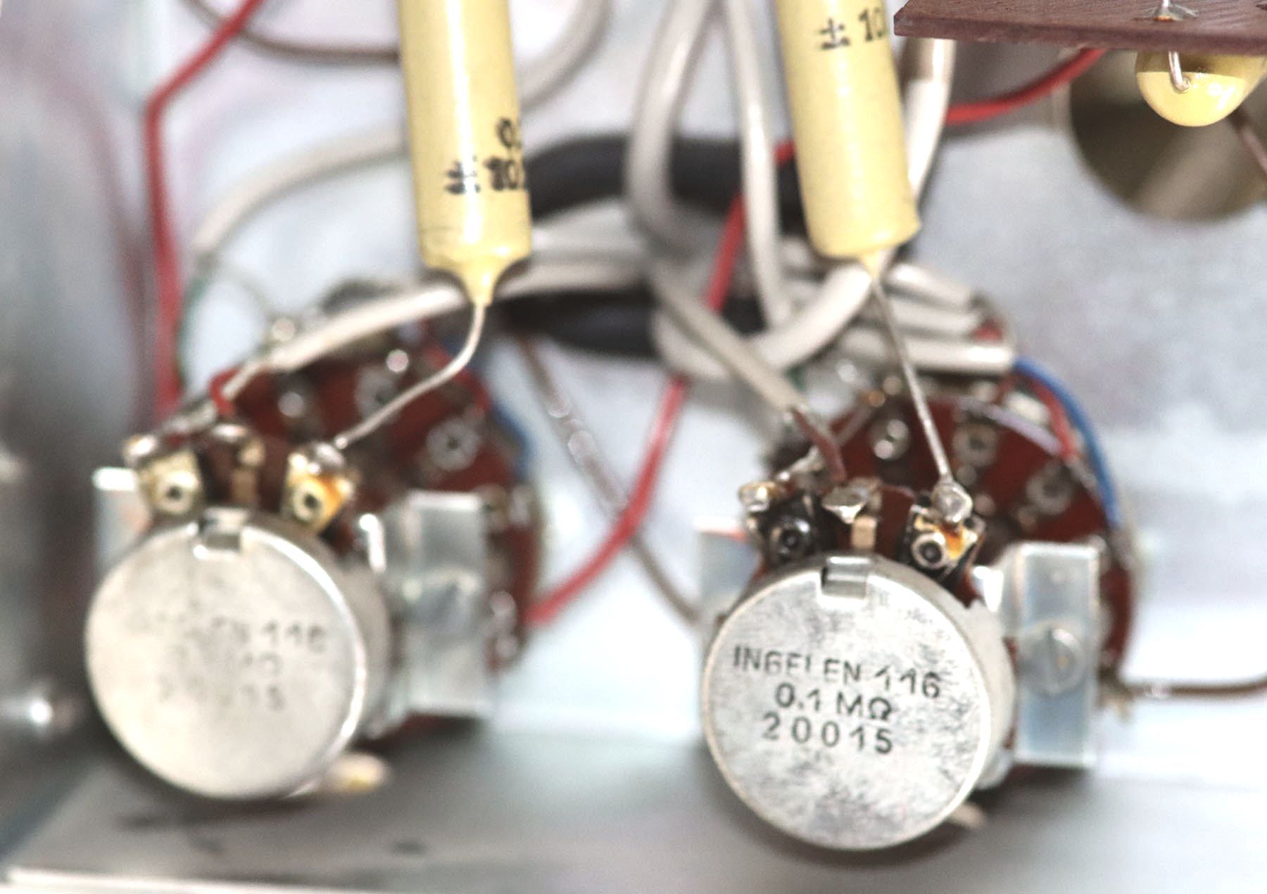 Two of the four potentiometers of the Revox G36, ,Premium-Hifi Two of the four potentiometers of the Revox G36, ,Premium-Hifi