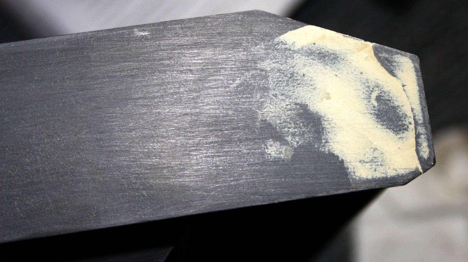 Broken corner of the Revox turntable professionally repaired by Premium-Hifi Broken corner of the Revox turntable professionally repaired by Premium-Hifi